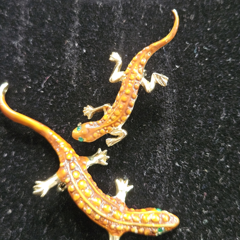 Vintage Enamel Gold and Orange R Brooch Set